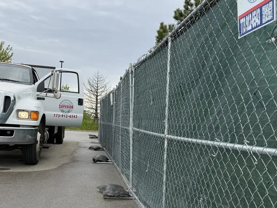 Windscreen fence with Superior truck on site