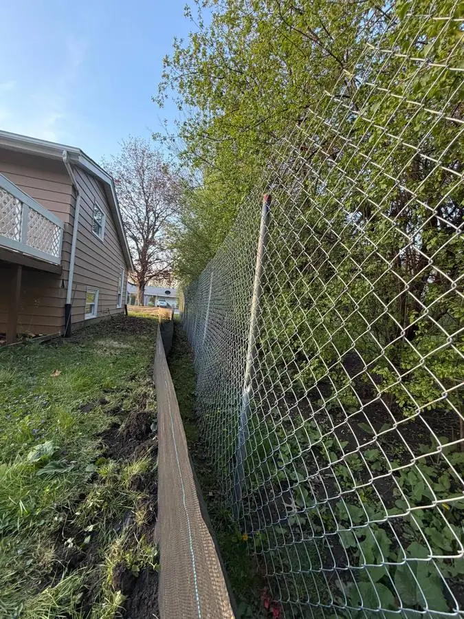 Side-yard line — residential — temporary fence rental by Superior Rent-A-Fence